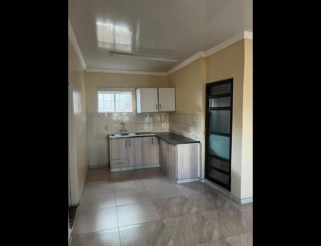 2 BEDROOM PROPERTY TO RENT IN GOLF VIEW